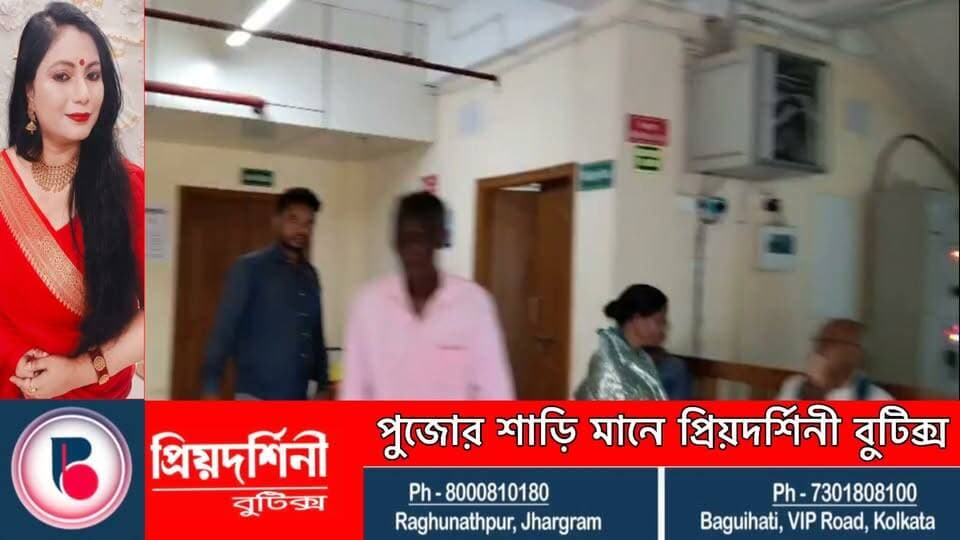 পথ দুর্ঘটনায় মৃত ছেলের বীমার টাকা পেলেন বাবা-মা