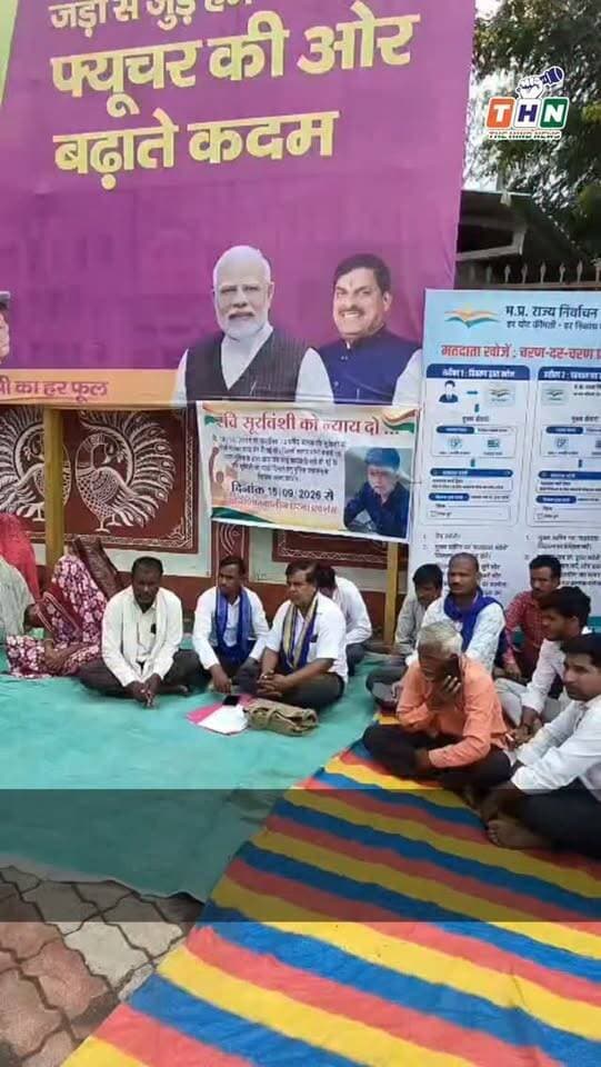 एंकर स्क्रिप्ट:
"11 महीने... 330 दिन, और सवाल वही कि 13 साल के रवि का कातिल कौन है?
आगर मालवा के कानड़ में बंदूक की गोली से हुई मासूम रवि की हत्या का रहस्य 11 महीने बाद भी अनसुलझा है। परिजन थाने से लेकर DGP तक चक्कर काट चुके हैं, लेकिन पुलिस के हाथ अब तक खाली हैं। #agar #viralvideos #india #cm #crime