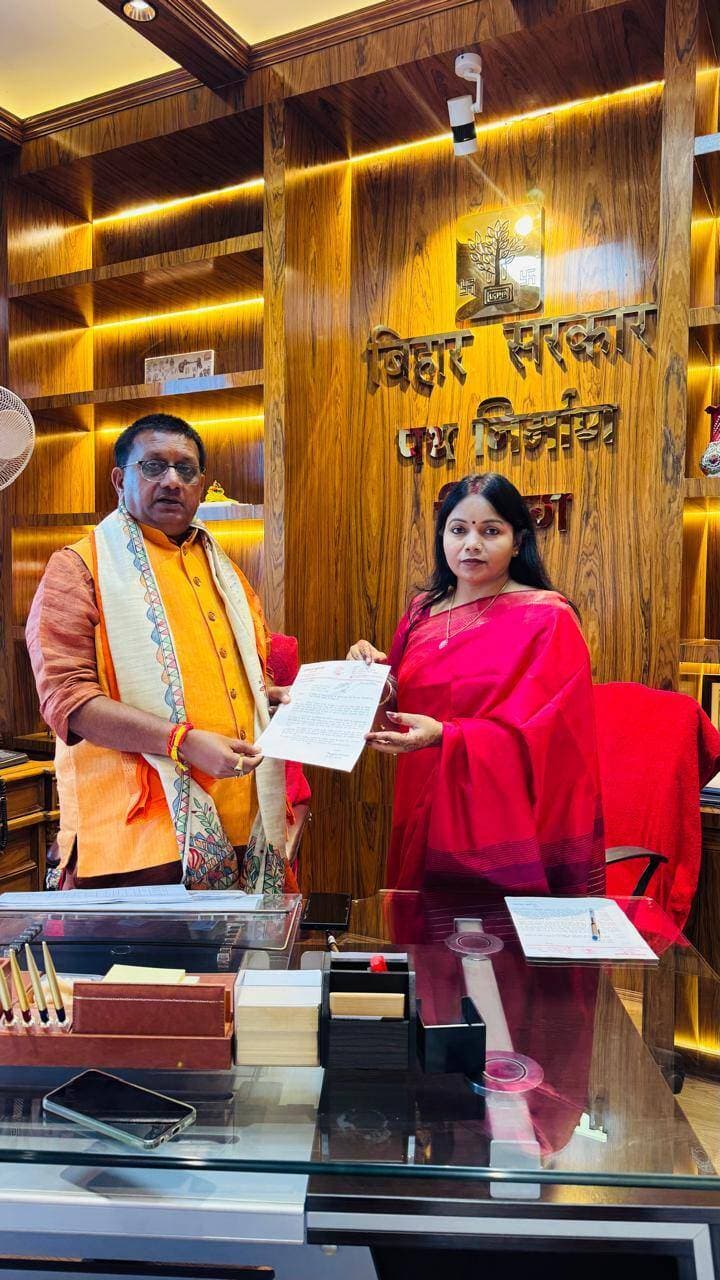 मोहनिया विधायक संगीता कुमार का एक और बड़ा डिमांड पथ निर्माण मंत्री से मोहनिया वासियों को जाम से निजात दिलाने के लिए बाईपास की मांग करते हुए लेटर सौंप दिया है। जो पटना मोड से अमरपुरा होते हुए भभुआ रोड में मिलेगा।