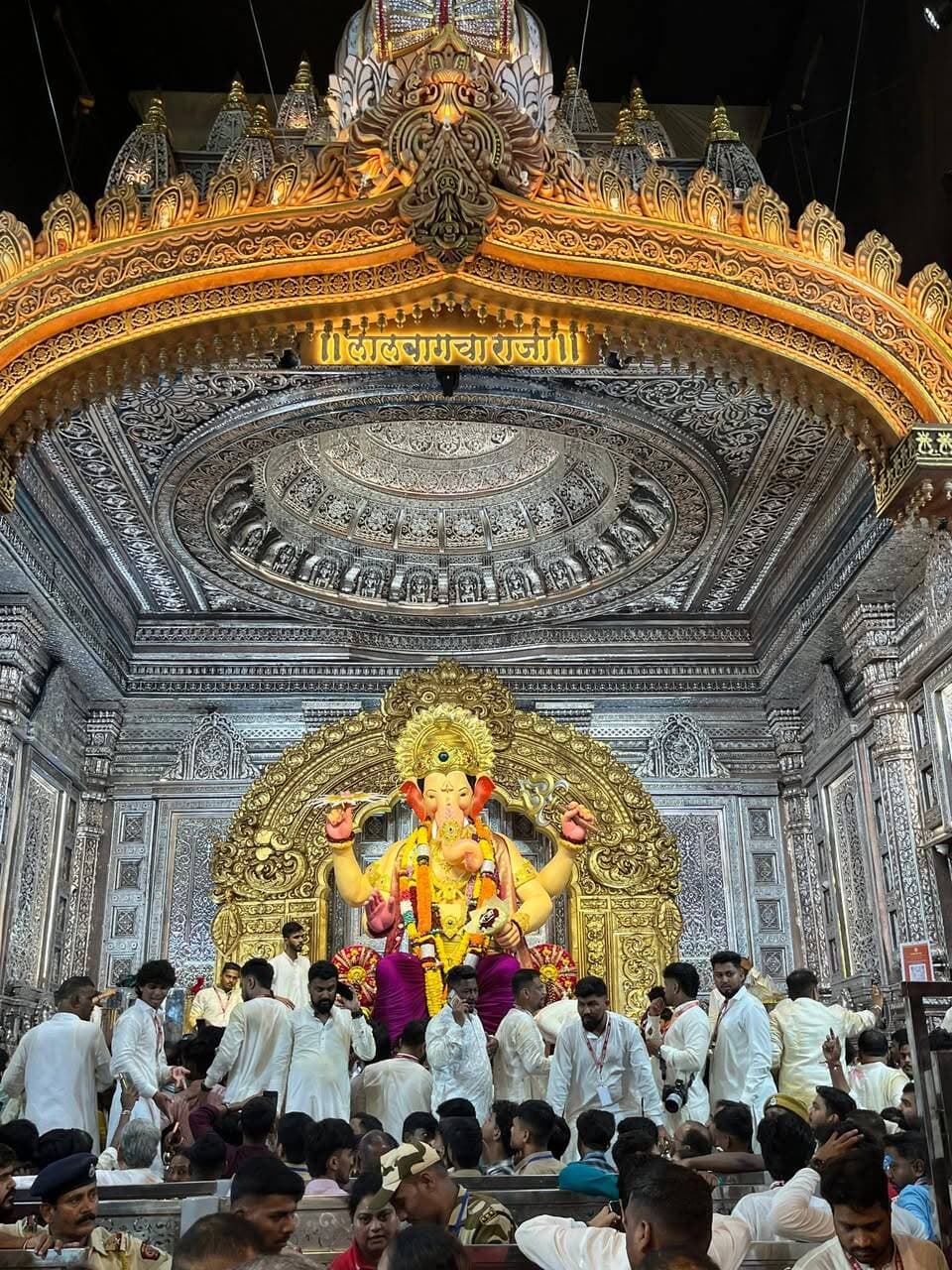 मुंबई लालबाग राजा के आज सुबह चार बजे के दर्शन