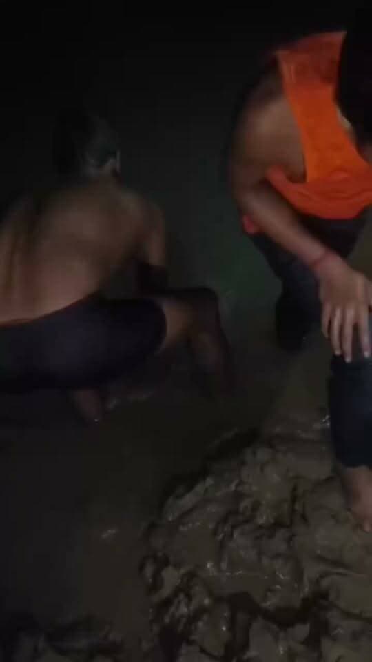 #Rohtas: मछली पकड़ने नदी में डाला जाल, तो मछली की जगह निकलीं 3 बंदूकें! झोले में मिले देसी रिवॉल्वर और 2 कट्टा, मचा हड़कंप"
#Bharatcrimelivenews
#Rohtas #BiharNews #ArmsRecovered #CrimeNews #RohtasPolice #BiharPolice #ViralNews #BreakingNews #Sasaram #DesiKatta #Revolver #ArmsRecovery