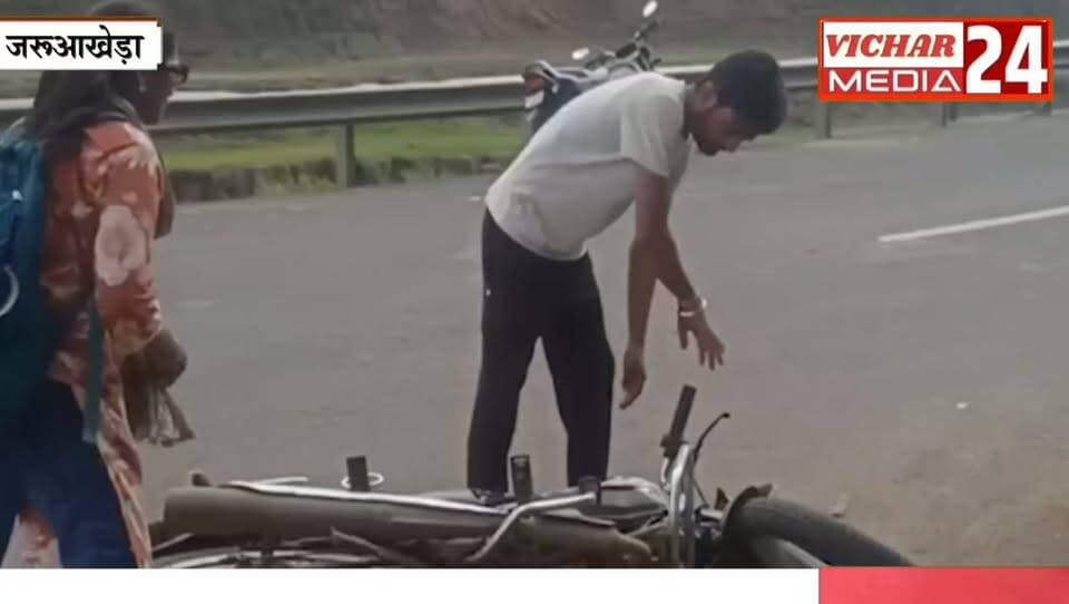 पहले लिफ्ट, फिर बदतमीजी... युवती ने पलटकर ऐसा सबक सिखाया कि बाइक छोड़ भागा युवक #khurai #khurainews #khuraimadhyapradesh #KhuraiNews #BreakingNews #BREAKING #poliçe #sagar #sagarnews #naryavali #highway #nationalhighways #yuvak #yuvti #hungama #bina #binanews #jaruakheda