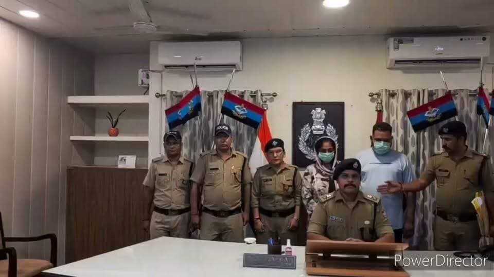 मात्र 48 घंटे में हरदीप सिंह हत्याकांड का सनसनीखेज खुलासा; रुपयों के लेन-देन के विवाद में रची गई थी साजिश, दम्पत्ति गिरफ्तार
काशीपुर / ऊधमसिंह नगर
एसएसपी ऊधमसिंह नगर अजय गणपति के कुशल निर्देशन और पुलिस की त्वरित कार्रवाई के चलते मात्र 48 घंटे के भीतर चर्चित हरदीप सिंह हत्याकांड का सनसनीखेज खुलासा हो गया है। पुलिस ने हत्या की इस वारदात को अंजाम देने वाले मुख्य आरोपी और साक्ष्य छिपाने में शामिल उसकी पत्नी को गिरफ्तार कर लिया है। पुलिस ने आरोपियों की निशानदेही पर हत्या में प्रयुक्त लाइसेंसी पिस्टल, खोखा कारतूस और कार भी बरामद कर ली है।