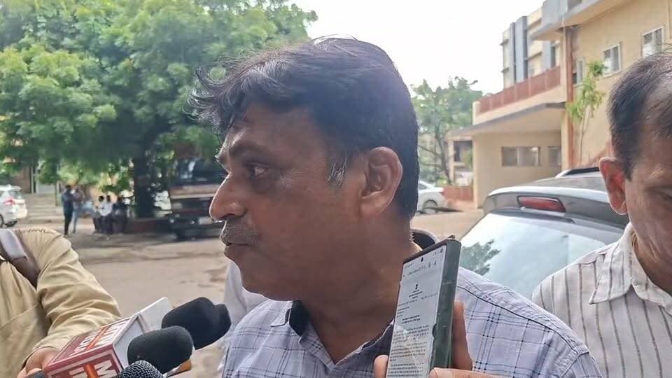 ऐन वक्त पर लॉटरी स्थगित, विपक्ष का हमला—‘हार के डर से सरकार पीछे हटी’! पंचायती राज आरक्षण लॉटरी स्थगित, फूटा आक्रोश—‘जनता के साथ धोखा’!
#RajasthanNews #ajmer #LatestNews #elections #Panchayat