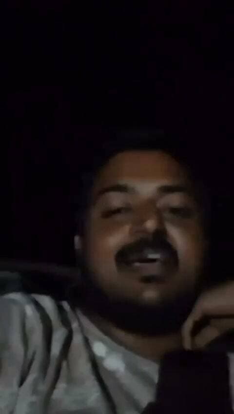 बड़ामलेहरा में यादव समाज को लेकर उठे सवाल, गाली-गलौज के आरोपों पर कार्रवाई की मांग
“बड़ामलेहरा में यादव समाज नहीं है क्या?”—सोशल मीडिया पर वायरल एक बयान में कुछ लोगों पर कथित तौर पर गाली-गलौज और अभद्र व्यवहार के आरोप लगाते हुए पुलिस प्रशासन से कार्रवाई की मांग की गई है।
बयान में छतरपुर के छत्रसाल चौराहे पर हुई कथित घटना का भी जिक्र किया गया है और समाज के लोगों से एकजुट होने की अपील की गई है।
साथ ही पुलिस प्रशासन को चेतावनी दी गई है कि यदि कथित आरोपियों पर जल्द कार्रवाई नहीं हुई तो बड़ामलेहरा में आंदोलन किया जाएगा।
SP छतरपुर और कलेक्टर से मामले में निष्पक्ष जांच एवं उचित कार्रवाई की मांग की गई है।
⚠️ नोट: पोस्ट में लगाए गए आरोपों की स्वतंत्र पुष्टि नहीं हुई है। किसी भी पक्ष की पुष्टि/प्रतिक्रिया सामने आने पर उसे भी प्रमुखता से प्रकाशित किया जाएगा।
#Badamlehara #Chhatarpur #YadavSamaj #ChhatarpurNews #BundeliBhaukaalNews #BreakingNews