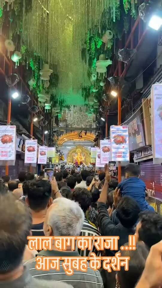मुंबई के प्रसिद्ध लालबाग राजा के आज सुबह 4 बजे के अलौकिक दर्शन 🙏🚩
भोर की बेला में भक्तों ने किए प्रथम दर्शन, गणपति बप्पा के जयकारों से गूंजा लालबाग। ❤️
गणपति बप्पा मोरया 🙏🌺
#लालबागराजा, #गणपतिबप्पामोरया, #मुंबई