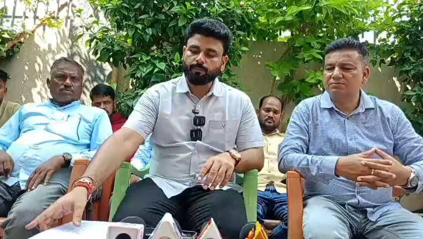 गढ़वा विधायक के दावों पर धीरज दुबे का पलटवार, चापाकल से चुनाव खर्च तक उठाए सवाल...। झारखंड दृष्टि न्यूज