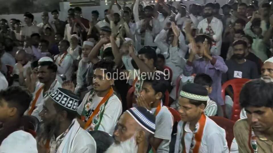 सिरौली कला में पहली बार नगर पालिका चुनाव को लेकर जबरदस्त उत्साह। यह भीड़ प्रत्याशी रशीदा पत्नी सईदुल रहमान के चुनावी उद्घाटन कार्यक्रम की है।