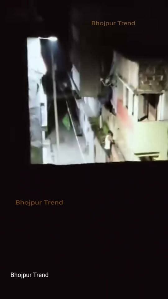 बंद घर में एक घर गंजेड़ी छत पर कैसे चढ़ रहा देखिए!
भलाई यही थी की अंदर से भी घर में ताला लॉक था वरना बड़ी चोरी होती
