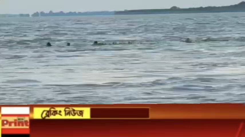 পদ্মা নদীতে ডুবে যাওয়া ১০ বাংলাদেশি নাগরিককে উদ্ধার: বীর বিএসএফ জওয়ানদের সংবর্ধনা জানাল স্বেচ্ছাসেবী সংস্থা ‘প্রচেষ্টা'।