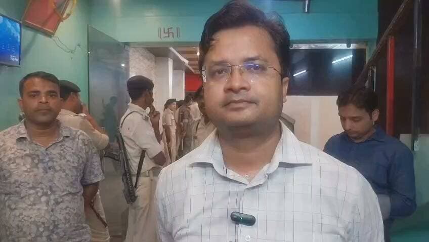 डेहरी के होटल में SDM की बड़ी कार्रवाई, चार महिलाओं समेत कई लोग मौके से धराये
बाइट - निलेश कुमार,,SDM डेहरी
