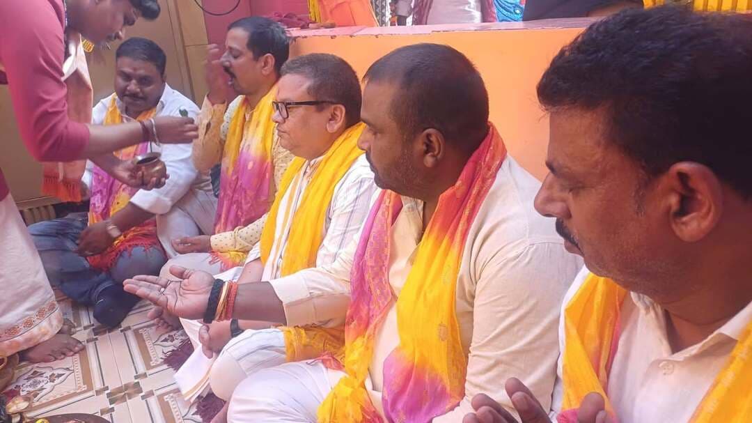 औरंगाबाद में सिद्धि विनायक मंदिर में गूंजे
गणपति बप्पा मोरया के जयकारे
सदर विधायक त्रिविक्रम नारायण सिंह ने की महाआरती
