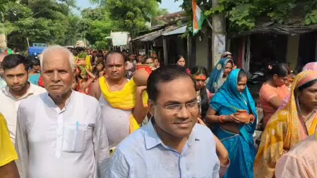 मोरसंड हाई स्कूल के पास गणेश पूजा को लेकर भव्य कलश शोभा यात्रा भाग लेने पहुंचे श्री रामचंद्र सेवा ट्रस्ट के संचालक सह भाजपा नेता मनोज कुमार सिंह #samastipur #bihar #viral #trendingreels #trendingnow