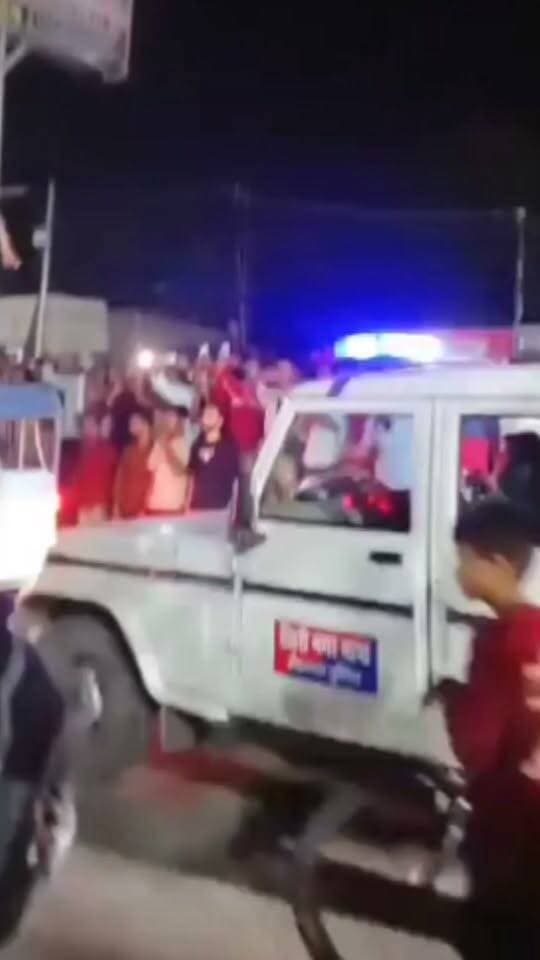 ये देखिए रोहतास जिले के डेहरी के होटल चल रहा देह व्यापार,पुलिस मार दिया छप्पा 4 महिला और कई पुलिस पकड़ाये। सेक्स रैकेट का हुआ खुलासा।