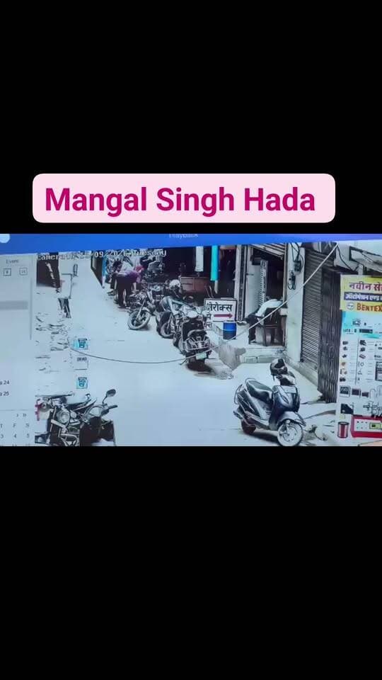 ब्रेकिंग कोटा | थाने के सामने फाइनेंस कर्मचारी पर चाकू से हमला
कोटा के गुमानपुरा थाने से महज कुछ दूरी पर फाइनेंस कर्मचारी यासीन पर हमला कर दिया गया। हमलावरों ने घेरकर मारपीट की और चाकू से पेट पर वार कर दिया।
घायल यासीन को एमबीएस अस्पताल में भर्ती कराया गया है। पुलिस के मुताबिक यासीन अनंतपुरा का रहने वाला है और उसका वक्फ नगर में रहने वाले कुछ पड़ोसियों से पुराना विवाद चल रहा था।
बताया जा रहा है कि हमले के पीछे स्कूटी फाइनेंस से जुड़ा विवाद भी सामने आया है। पुलिस ने एक आरोपी को डिटेन कर पूछताछ शुरू कर दी है। घटना की तस्वीरें भी सामने आई हैं।