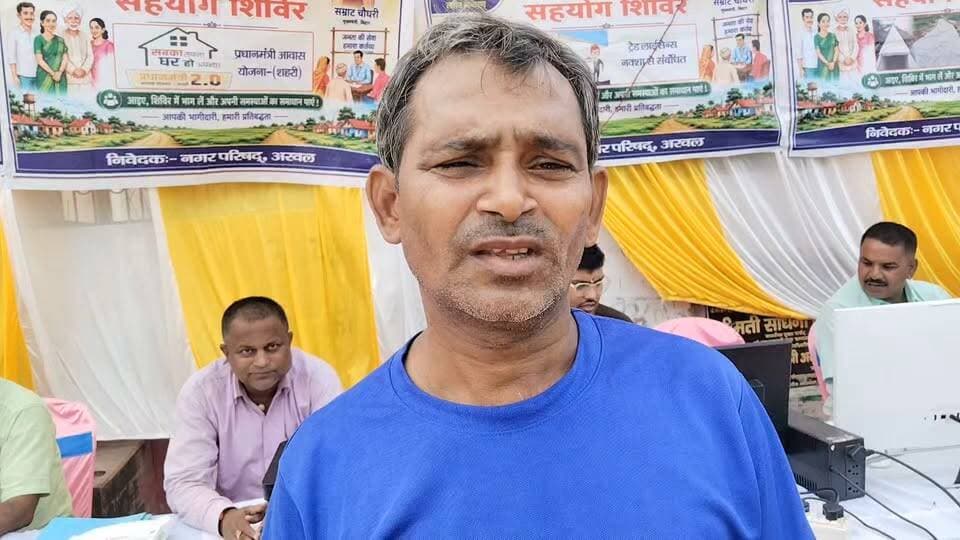अरवल नगर परिषद वार्ड नंबर 13 सैदपुर धावा में 7 सालों से नली गली की सुविधाओं से वंचित है ग्रामीण सहयोग शिविर 15 सितंबर दिन मंगलवार को अरवल जिला प्रशासन की ओर से लगाई गई थी जिस में सैकड़ो फरियादी अपना शिकायत लेकर आए और आवेदन दिया है