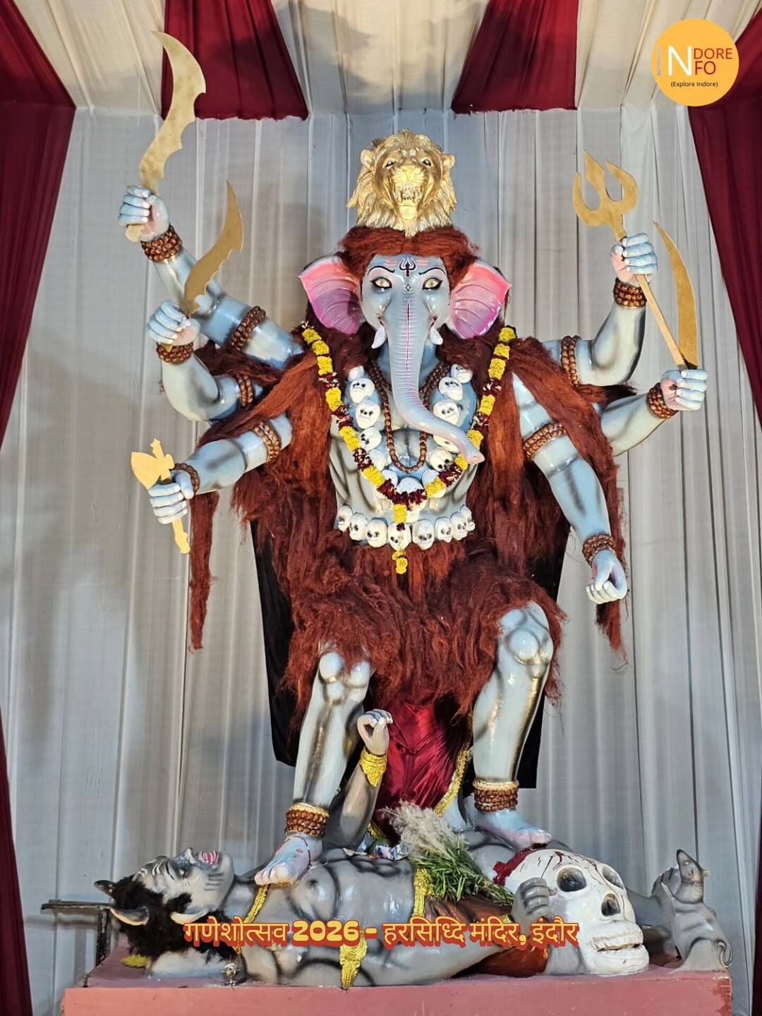 इंदौर सज गया है बप्पा के स्वागत में ❤️
हर गली, हर चौराहा, हर पंडाल में बस एक ही नाम - गणपति बप्पा मोरया!
आपका favourite पंडाल कौन सा है?
Follow @indore_info
#Indore_Info #IndoreGanesh #GanpatiDarshan