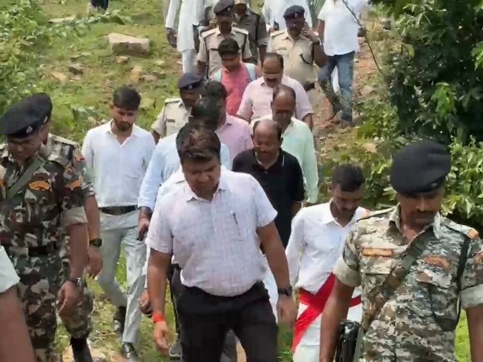 डीएम दीपक कुमार मिश्रा आज करेंगे सुधा डेयरी प्लांट का निरीक्षण
डेहरी में जिला पदाधिकारी, रोहतास दीपक कुमार मिश्रा बुधवार, 16 सितंबर 2026 को डेहरी स्थित सुधा डेयरी प्लांट का निरीक्षण करेंगे। इस दौरान वे डेयरी प्लांट की व्यवस्थाओं, संचालन एवं अन्य संबंधित कार्यों का जायजा लेंगे।
जिला जनसंपर्क कार्यालय की ओर से इसकी सूचना सभी मीडिया प्रतिनिधियों को दी गई है। निरीक्षण के दौरान संबंधित अधिकारियों के भी मौजूद रहने की संभावना है।