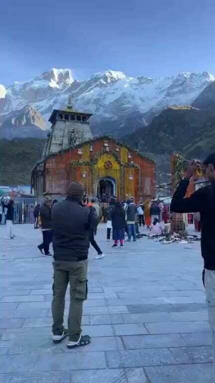 श्री केदारनाथ धाम से आज बुधवार के दिव्य मंगलमय दर्शन कीजिए, जय श्री केदार♥️👏🌹