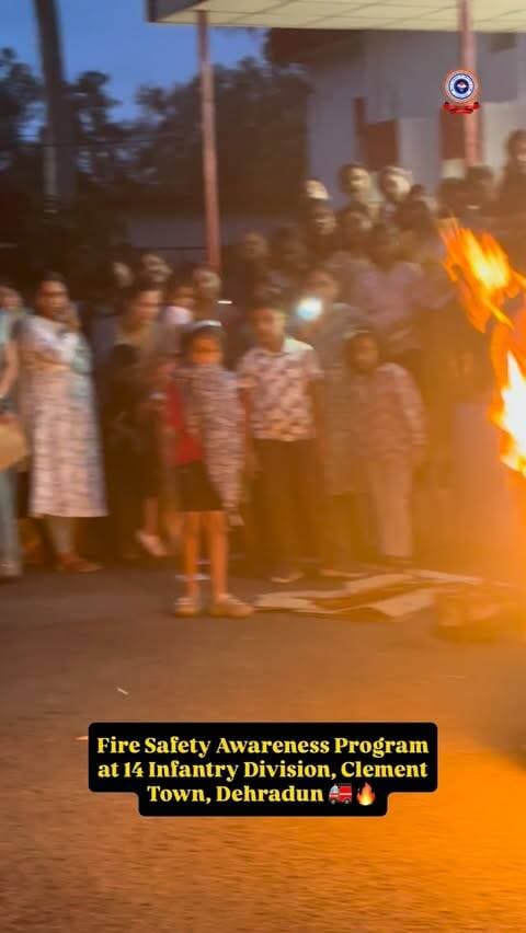 🚒🔥 फायर स्टेशन देहरादून | अग्नि सुरक्षा जागरूकता कार्यक्रम 🔥🚒
फायर स्टेशन देहरादून द्वारा 14 इन्फेंट्री डिवीजन, क्लेमेंटाउन, देहरादून में अग्नि सुरक्षा जागरूकता हेतु विशेष प्रशिक्षण, लेक्चर एवं लाइव डेमो आयोजित किया गया। इस दौरान आग के प्रकार, अग्निशामक यंत्रों के सही उपयोग, एलपीजी सिलेंडर एवं विद्युत आग से बचाव, आपातकालीन निकासी तथा 112 की जानकारी दी गई।
प्रशिक्षण के दौरान लाइव डेमो के माध्यम से सिलेंडर की आग को सुरक्षित तरीके से नियंत्रित करने का अभ्यास भी कराया गया।
सही जानकारी, समय पर सही कार्रवाई—आपात स्थिति में जीवन बचाने की सबसे बड़ी तैयारी है। 🚒🔥
#uttarakhandfireservice
#firefighters
#safetyfirst
#awareness
#uttarakhand