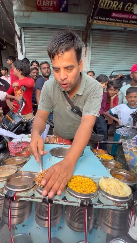 Munni Jawan Karne wali Bhel Puri
#foodreels #streetfood #viralreels #delhifood #indianfood