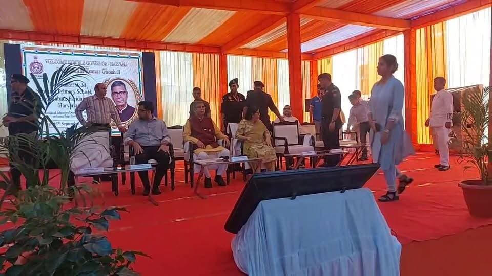 संस्कृति मॉडल प्राइमरी स्कूल पहुंचे महामहिम राज्यपाल प्रो. असीम कुमार घोष, बच्चों के नाखून, बाल, जूते और राइटिंग का किया बारीकी से निरीक्षण पार्ट 2
#AseemKumarGhosh #HaryanaGovernor #SanskritiModelPrimarySchool #Faridabad #SchoolVisit #Education #Children #HaryanaNews #FaridabadNews #A2ZNewsUpdate