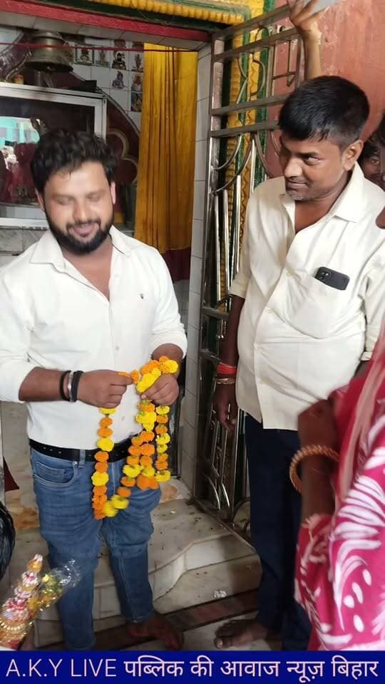 UP भगवाड़ा गांव निवासी सुरेश कुमार की पुत्री कुमकुम कुमारी और अरवल जिला अंतर्गत बांसी गांव निवासी नंदकेश्वर प्रसाद सिंह के पुत्र विकास कुमार दोनों ही प्रेमी जोड़े ने अरवल के मोथा सूर्य मंदिर पर रचाई शादी जो दोनों का प्रेम प्रसंग 2022 से ही चला आ रहा था