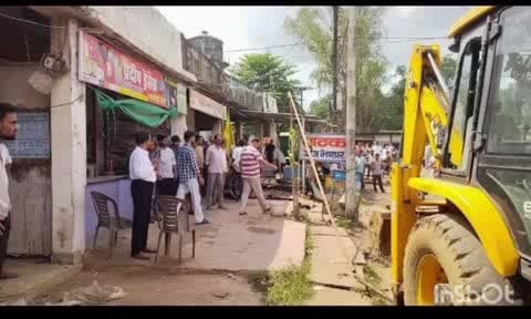 देवसर: NH 39 समेत प्रमुख मार्गो पर प्रशासन का बड़ा अतिक्रमण हटाओ अभियान