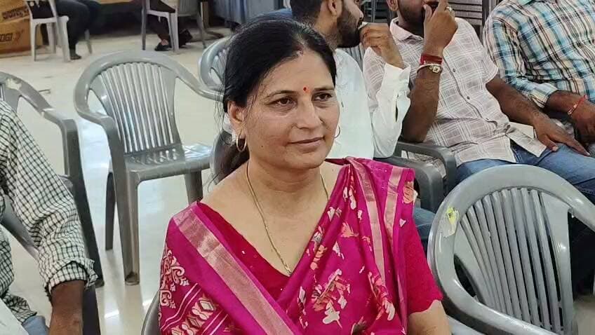 बारां नगर परिषद की सभापति के लिए भाजपा की प्रत्याशी निलेश जैन ने किया आवेदन।