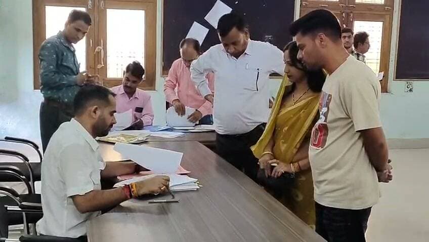 बारां नगर परिषद के सभापति के लिए कांग्रेस प्रत्याशी के रूप में कांग्रेस की तरफ से नगर परिषद सभापति की उम्मीदवार होंगी मीनाक्षी शर्मा ।