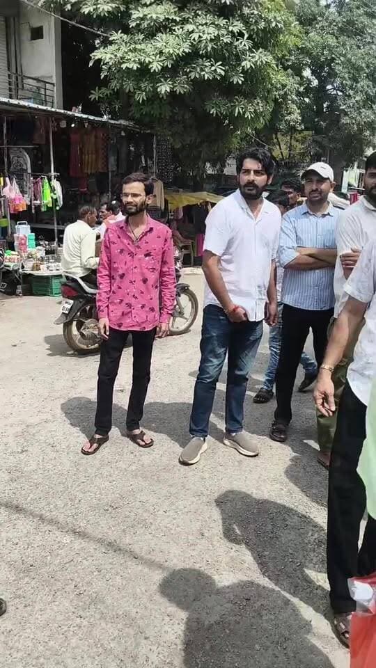 देवेंद्र नगर में न nh 39 सड़क की मरम्मत को लेकर नगर वासियों ने पन्ना कलेक्टर के नाम सौंपा ज्ञापन और किया सांकेतिक धरना