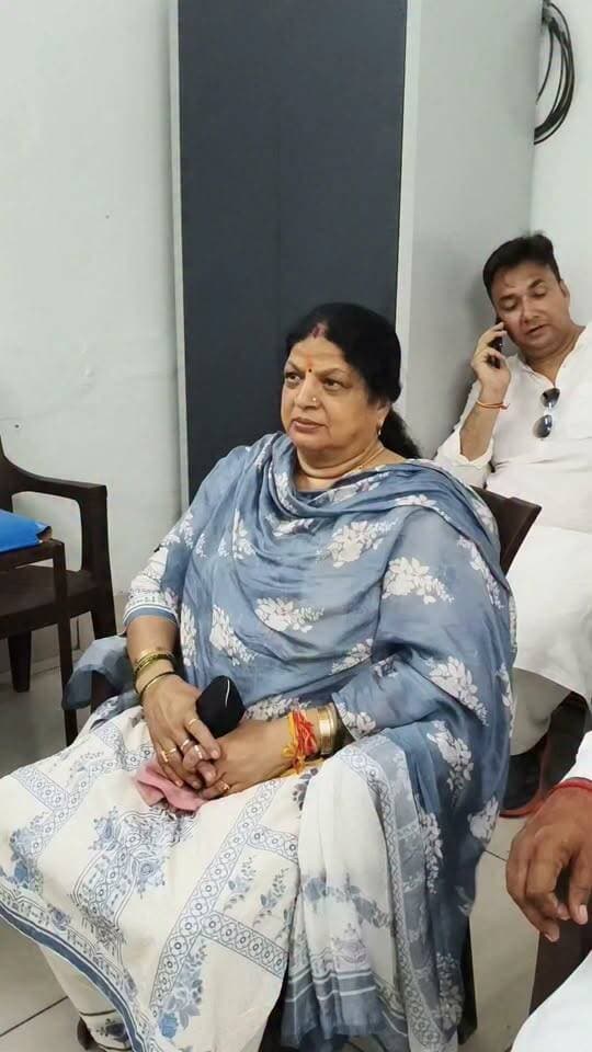 सुमन बुलचन्द चुघ ने कॉंग्रेस के सिंबल के साथ करवाया नामांकन दाखिल