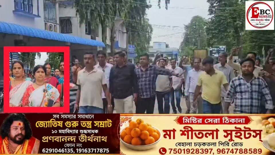 করণদীঘি: প্রাক্তন বিধায়ক গৌতম পালের উপর ডিম নিক্ষেপকে কেন্দ্র করে মঙ্গলবার চাঞ্চল্য ছড়ায় করণদীঘি বিডিও অফিস চত্বরে। দীর্ঘদিন পর এলাকায় ফিরে বিডিও অফিসে গেলে একদল মহিলা তাঁকে ঘিরে বিক্ষোভ দেখান বলে অভিযোগ। এরপর তাঁর উদ্দেশে ডিম ছোড়া হয় বলে দাবি।
পরিস্থিতি উত্তপ্ত হয়ে উঠলে দ্রুত সেখান থেকে বেরিয়ে যাওয়ার চেষ্টা করেন গৌতম পাল। হুড়োহুড়ির মধ্যে তাঁর প্যান্ট খুলে যাওয়ার ঘটনাও ঘটে। খবর পেয়ে পুলিশ ঘটনাস্থলে পৌঁছে পরিস্থিতি নিয়ন্ত্রণে আনে। সাম্প্রতিক বিধানসভা নির্বাচনে বিজেপি প্রার্থী বিরাজ বিশ্বাসের কাছে পরাজয়ের পর দীর্ঘদিন তাঁকে এলাকায় দেখা যায়নি বলে স্থানীয়দের দাবি। এদিন তাঁর আগমন ঘিরেই ক্ষোভের বহিঃপ্রকাশ বলে মনে করছেন স্থানীয়রা।
