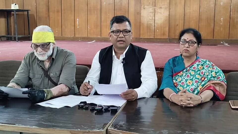 प्रेसवार्ता: अधिवक्ता पंकज सिंह क्षेत्री, मंत्री गणेश जोशी का "आय से अधिक सम्पत्ति" प्रकरण, क्या न्यायालय से बड़े हो गए मंत्री गणेश जोशी या अपने ही ब्यान में उलझे❓। NIU
मुख्यमंत्री कार्यालय, उत्तराखंड Ganesh Joshi Pankaj Singh Chhetri Sujata Paul Maliah
#AssetsDisproportionate #PankajChettri #GaneshJoshi #HighCourtUttarakhand #highcourtuttarakhand