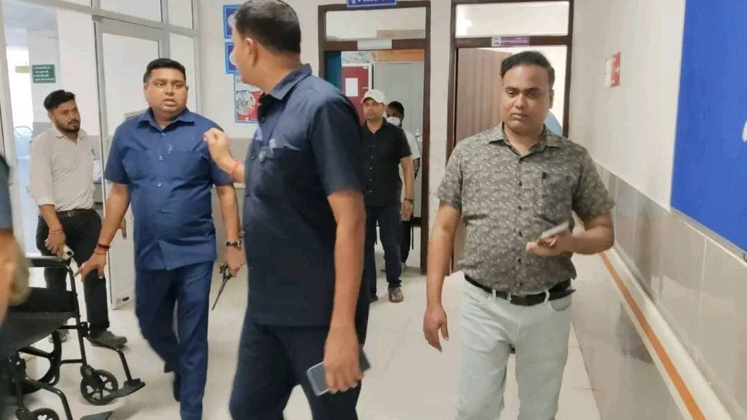 मुंगेर में मुख्यमंत्री सम्राट चौधरी के आगमन को लेकर सुरक्षा अलर्ट, CM सिक्योरिटी ने मॉडल सदर अस्पताल का लिया जायजा
#मुंगेर