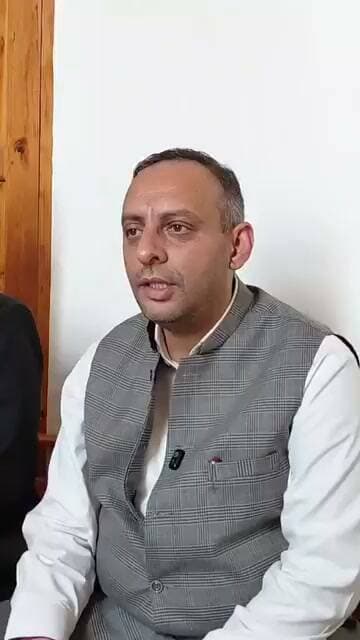 शिमला : किशाऊ परियोजना पर BJP के बयानों पर कांग्रेस का पलटवार
प्रवक्ता सुशांत कपरेट ने साधा निशाना, बोले—किशाऊ को लेकर BJP का दावा कितना सही?
देखिए क्या बोले कांग्रेस प्रवक्ता सुशांत कपरेट...