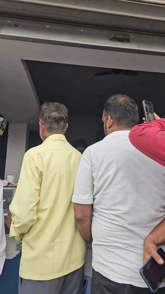 असनाबाद में बीते दिनों हुए चाकूबाजी मामले में रांची से FSL की टीम घटनास्थल पर पहुंची। घटना से जुड़े सभी पहलुओं पर जांच की जा रही है। 👇
