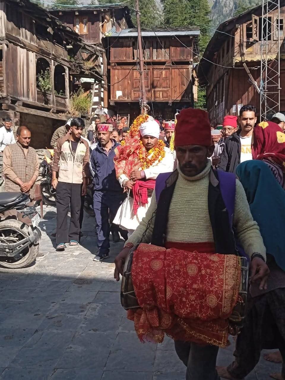 कार्तिक स्वामी मंदिर कुगती की छड़ी मणिमहेश के लिए हुई रवाना, आज हडसर में विश्राम करने के बाद कल धन्छौ के लिए होगी रवाना।
