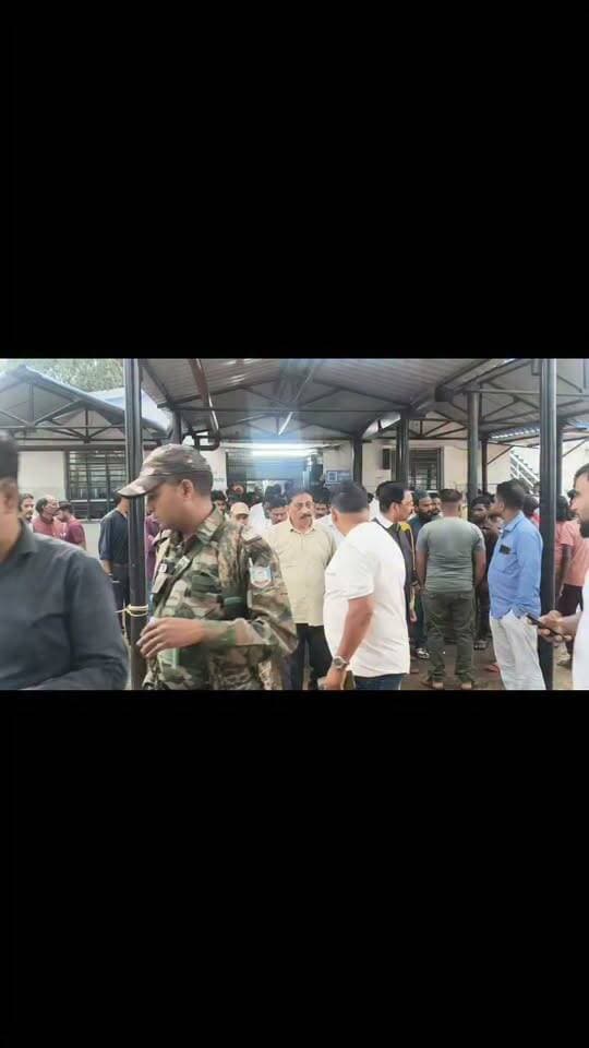 लोहरदगा पहुंचे पूर्व राज्यसभा सांसद धीरज प्रसाद साहू एक आदिवासी परिवार और एक मुस्लिम परिवार अलग-अलग घटनाओं में हुई थी मौ*त