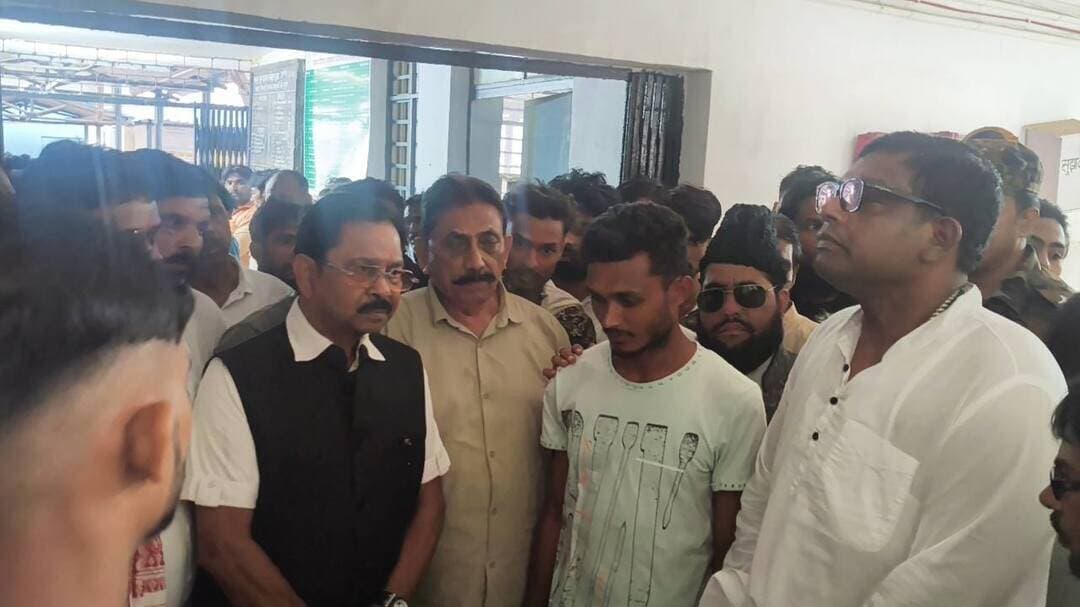पीड़ित परिवार को पूर्व राज्यसभा सांसद धीरज प्रसाद साहू ने सहयोग राशि देकर हर संभव मदद करने का दिया आश्वासन