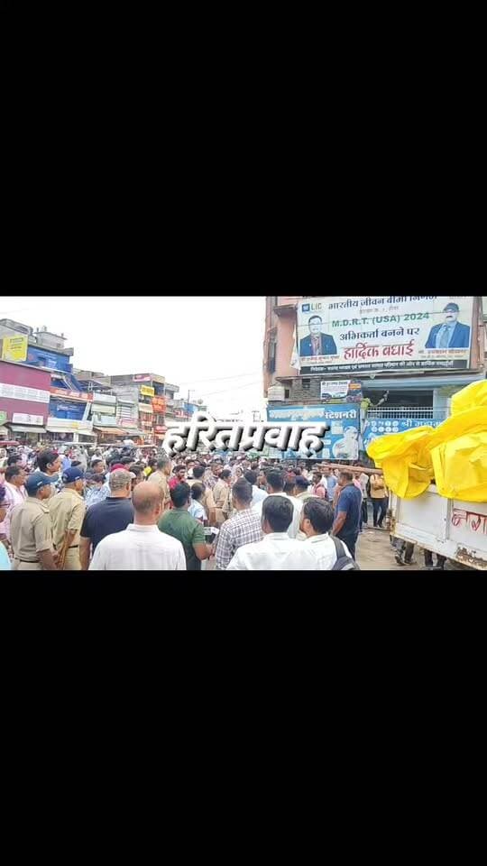 कल्पना मिश्रा धरना स्थल से अर्चना द्विवेदी को उठा ले गई पुलिस