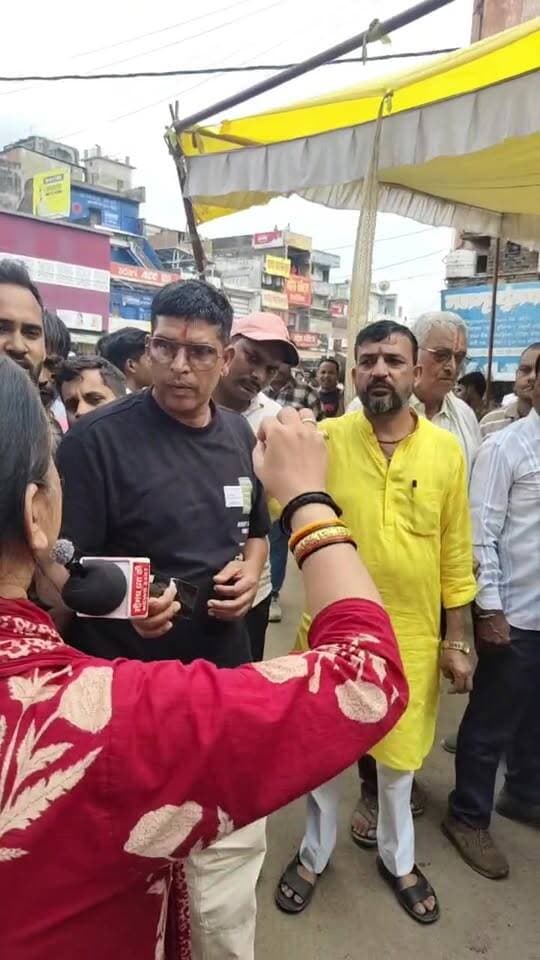 कल्पना मिश्रा धरना स्थल में मचा बबाल, धरना स्थल से उठा ले गई पुलिस