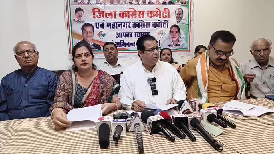 मख्यमंत्री के जन्मदिन पर कांग्रेस का बड़ा आरोप, भाजपा ने सरकारी जमीन को ऐसे किया खुर्दबुर्द, रुद्रपुर में कांग्रेस पदाधिकारियों ने की प्रेसवार्ता