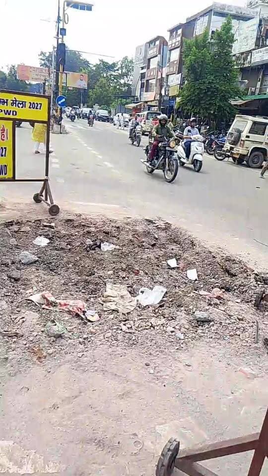 #haridwar : लाखों रुपए के खर्चे से बना था तिराहा, अर्ध कुंभ के कार्य के चलते अदृश्य हुआ शंकर आश्रम तिराहा, बड़ा सवाल क्या पहले के अधिकारियों ने गलत बनाया था तिराहा या अब हो रहा है गलत कार्य : देखें वीडियो
Haridwar Stambh Vasudev