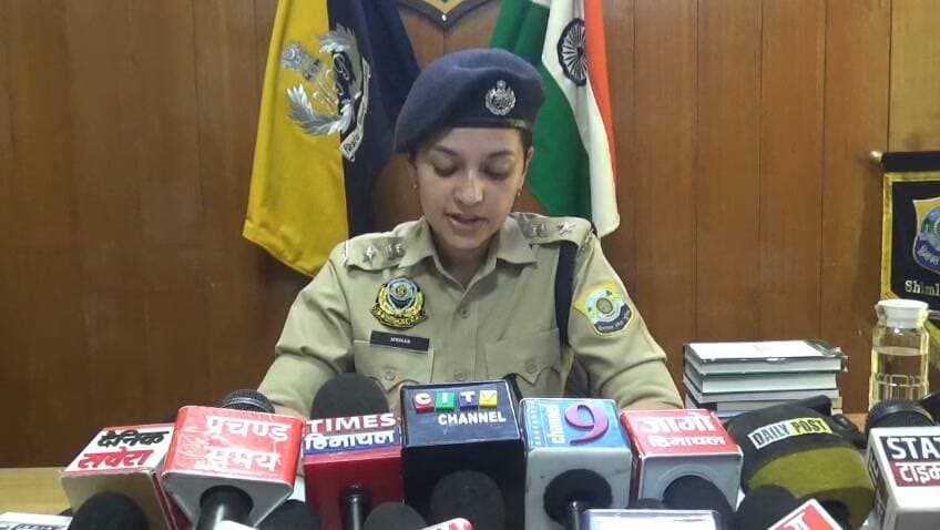 शिमला पुलिस ने चिट्टा तस्करी मामले में बैंक कर्मी को किया गिरफ्तार, पंजाब का मुख्य सप्लायर भी गिरफ्तार, पंजाब के रास्ते आ रहा अधिकतर चिट्टा, सुनिए ASP मेहर पंवार को.