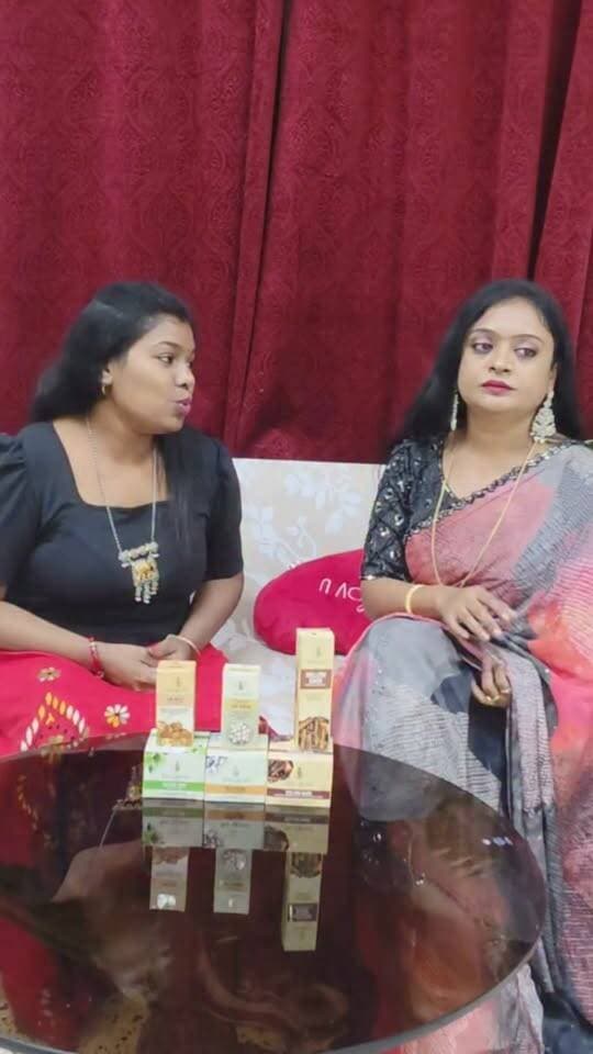 পুজোর কেনাকাটার সাথে সাথে স্কিনটা কেউ কিন্তু উজ্জ্বল করে ফেলো @thequeen কাছে , কারণ শুধু শাড়ি গয়না করলে হবেনা ।।।