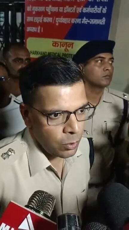धनबाद : निरसा में UP के शूटर सागर उर्फ़ शिबू का का पुलिस नें किया इनकाउंटर
#citilivejharkhand #nonfollowers #foryoupageシ #incounter #JharkhandPolice Part 8