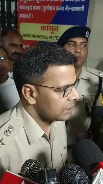 धनबाद : निरसा में UP के शूटर सागर उर्फ़ शिबू का का पुलिस नें किया इनकाउंटर
#citilivejharkhand #nonfollowers #foryoupageシ #incounter #JharkhandPolice Part 6