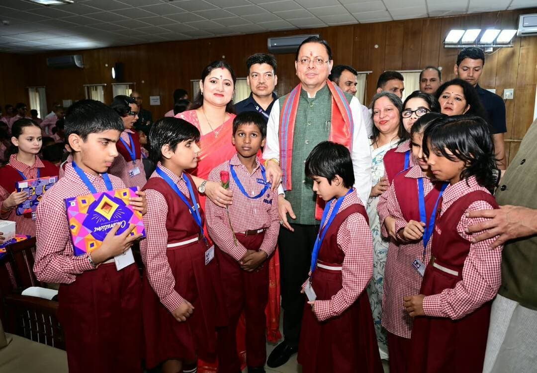 मुख्यमंत्री अपने जन्मदिन के अवसर पर सबसे पहले अपना जन्मदिन मनाने राष्ट्रीय दृष्टि दिव्यांगजन सशक्तिकरण संस्थान पहुंचे । मुख्यमंत्री ने बच्चों के साथ केक काटकर जन्मदिन मनाया।