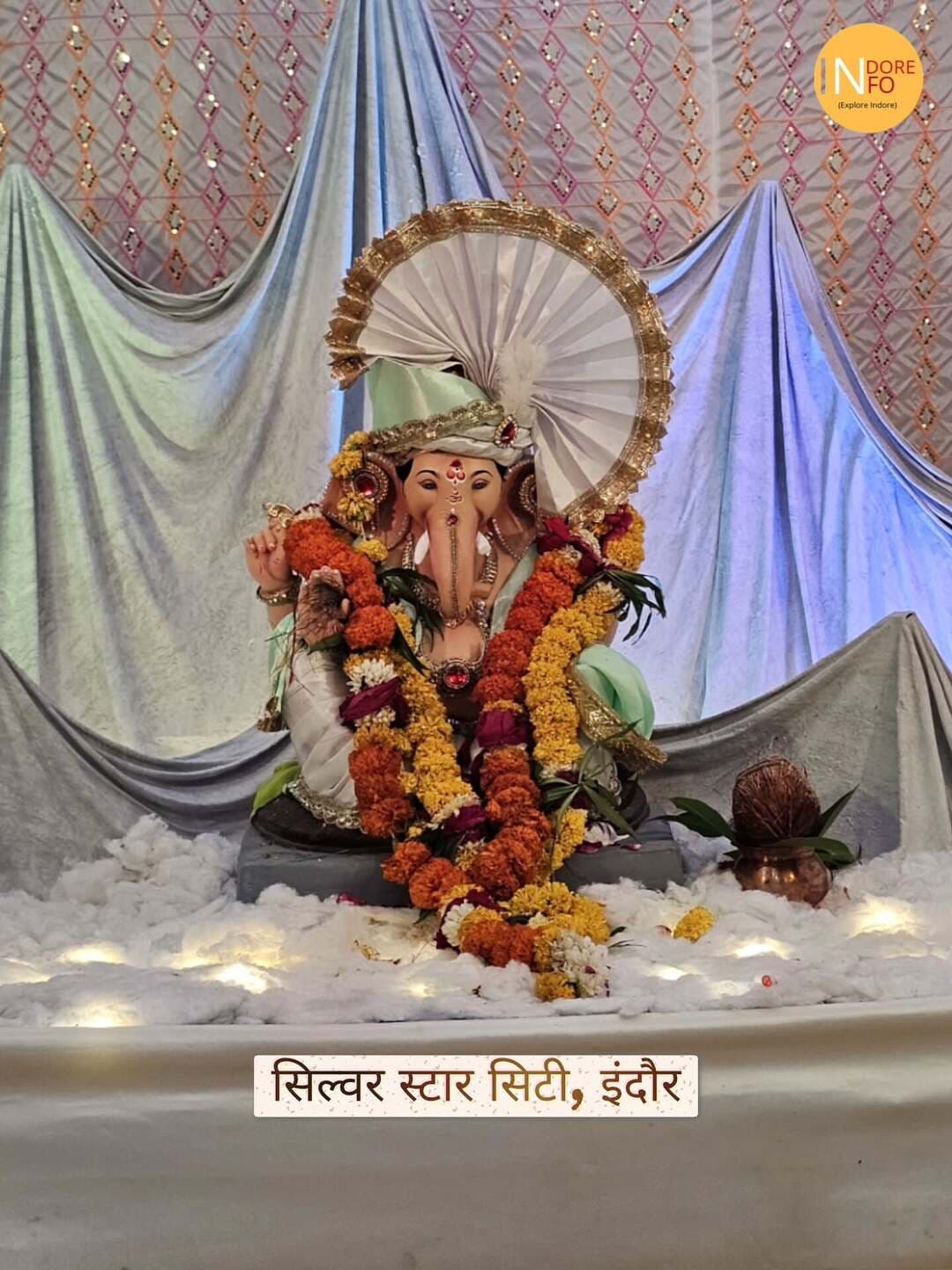 इंदौर शहर के कई क्षेत्रों में विराजे श्री गणेश पंडालों के दर्शन।
#indore #ganeshutsav #ganeshapandal
